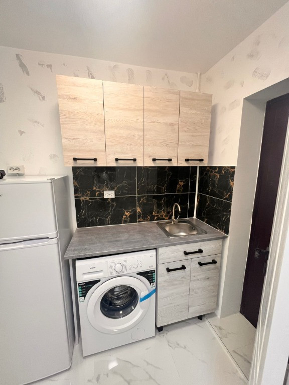 Cameră cămin, renovată, etajul 1, baie proprie