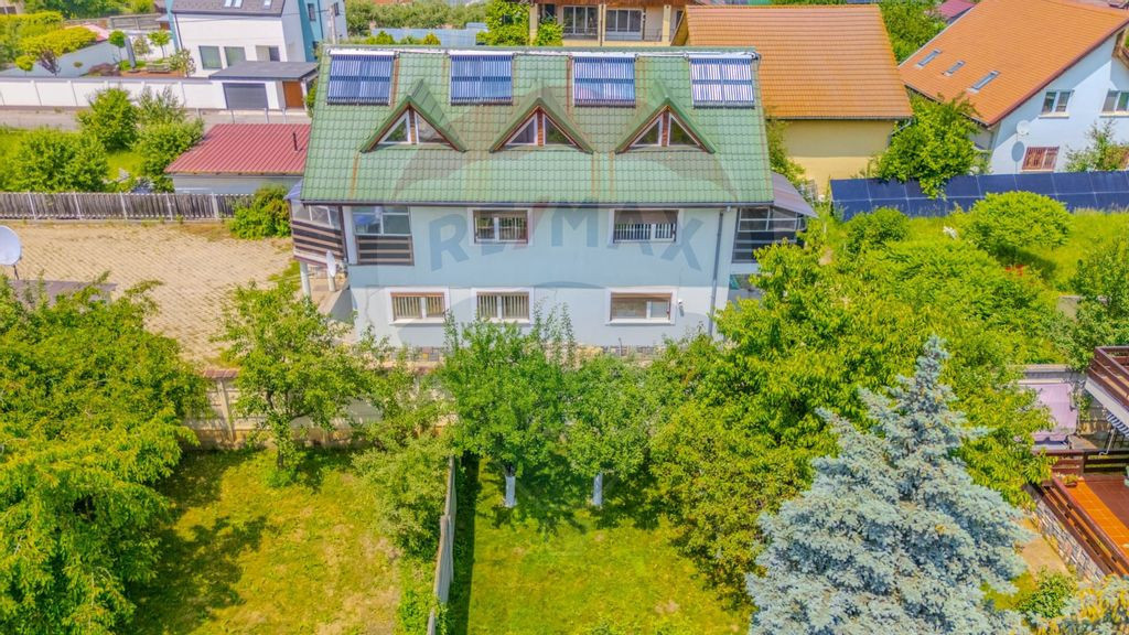 Vila rezidential/ pensiune/ gradina de vis/sera/ panouri/...