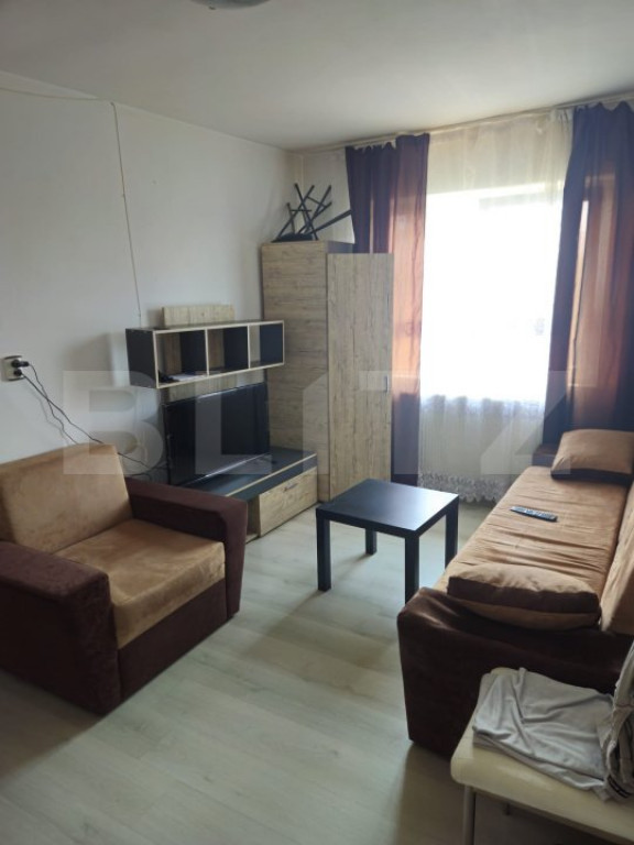 Apartament de vanzare, cu 2 camere, zona Piata 1 Mai