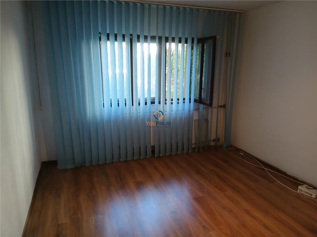 Decomandat Spatios Parter zona Buziasului