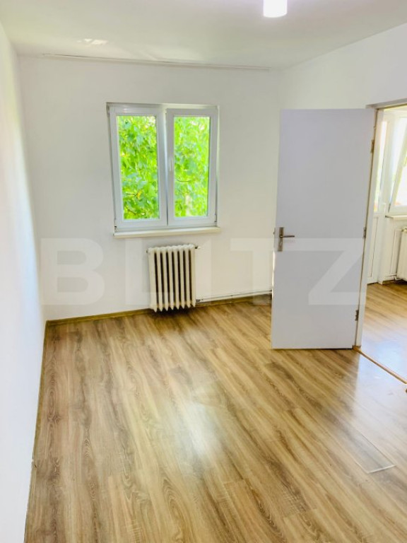 Apartament de vanzare, cu două camere, 37 mp, zona Dâmbu P