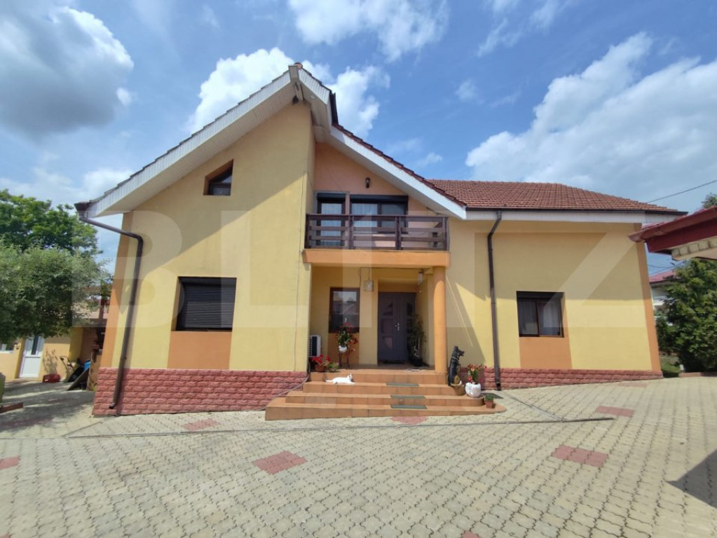 Casa 6 camere, 3 bai, 180 mp, 819 mp teren