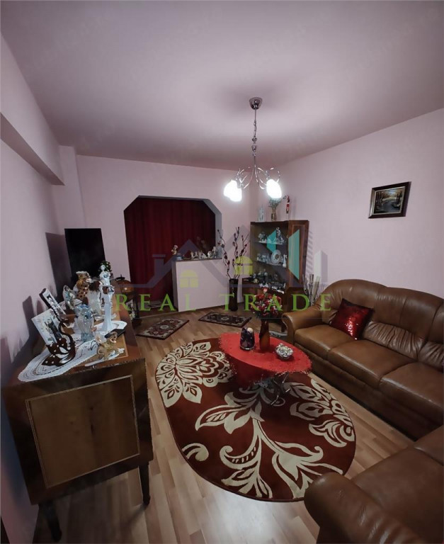 Apartament 2 camere decomandat etaj intermediar Judetean