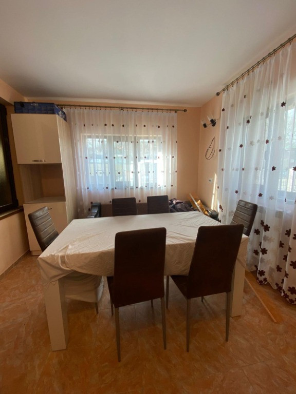 Casă 7 camere, beci 40mp, pod, curte, se acceptă muncitori (firmă)