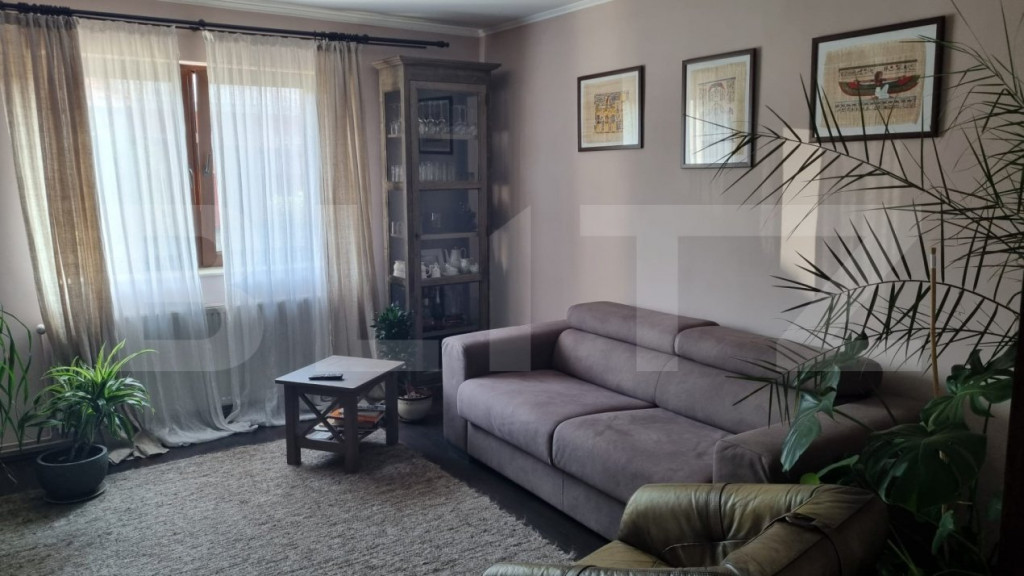 Casa de vanzare, cu 4 camere, 122 mp, zona Closca