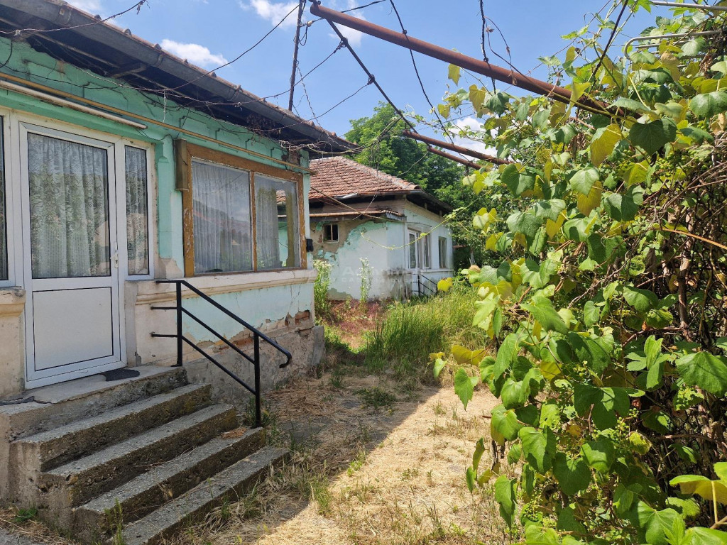 Ramnicu Valcea - Poenari - 2 case - teren 302 mp
