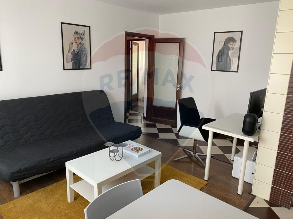 Apartament cu 3 camere vis-a-vis de parcul Tineretului