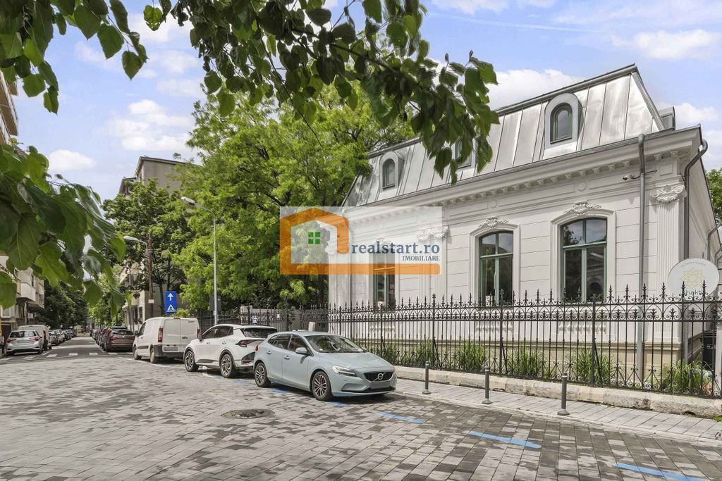 Cartierul Armenesc, Vila impozanta S+P+M, teren 615mp, te...