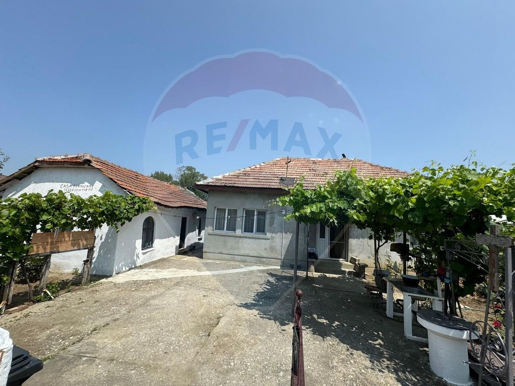 Casă 74 mp/ Predesti 1331 mp teren intravilan