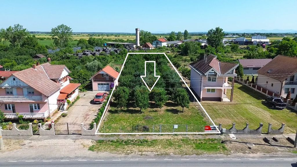 De vanzare-Teren Intravilan Odoreu-Strada Principala 1443MP