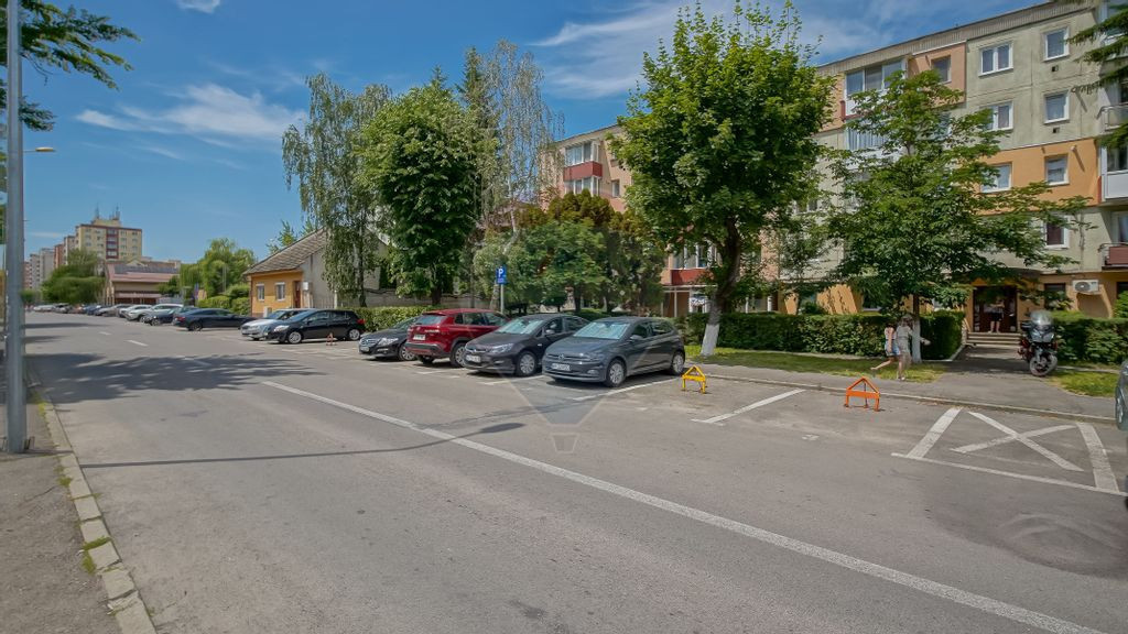 Închiriere spațiu comercial în Brașov, cartier Florilor