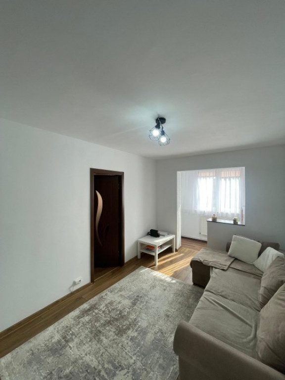 Apartament de vanzare, cu 2 camere, semidecomandat, 38mp, et