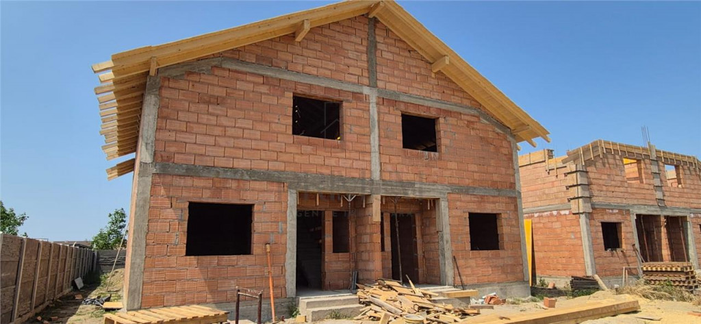 Duplex toate utilitatile - dormitor la parter - posibilitate