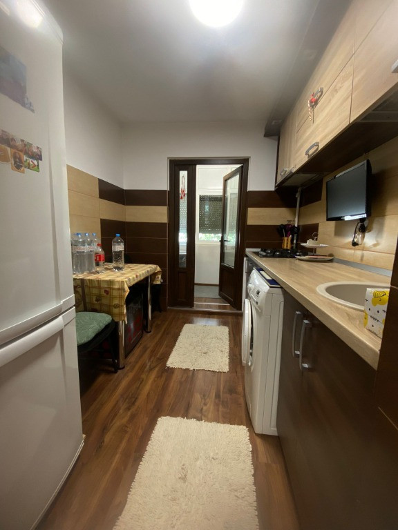 Ap. 2 camere decomandat - bloc 1982, se acceptă credit