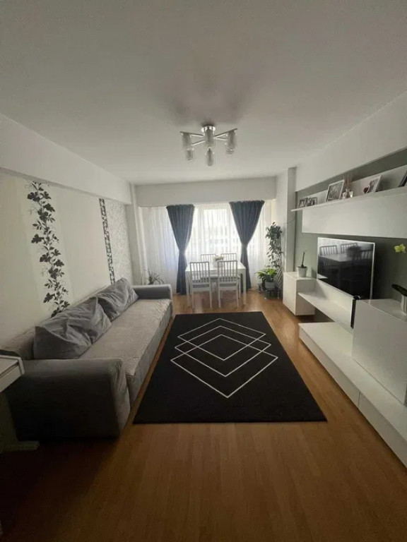 Apartament cu 3 camere decomandate zona Obcini - intrare