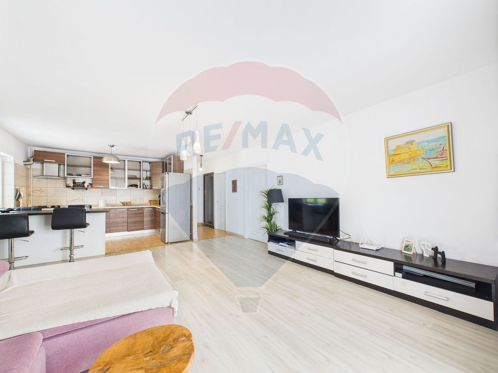 Apartament de vanzare cu 2 camere în zona Sisesti