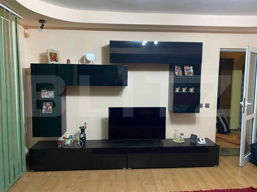 Apartament cu 3 camere, 62 mp, etaj intermediar, zona Burduj