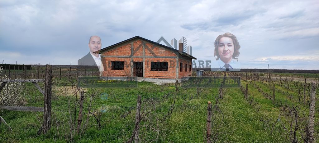 Casa Bucesti / Teren 3400 mp / Gaz, curent, apa, canalizare