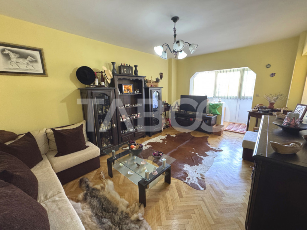 Apartament decomandat 3 camere 69 mpu balcon logie pivnita R