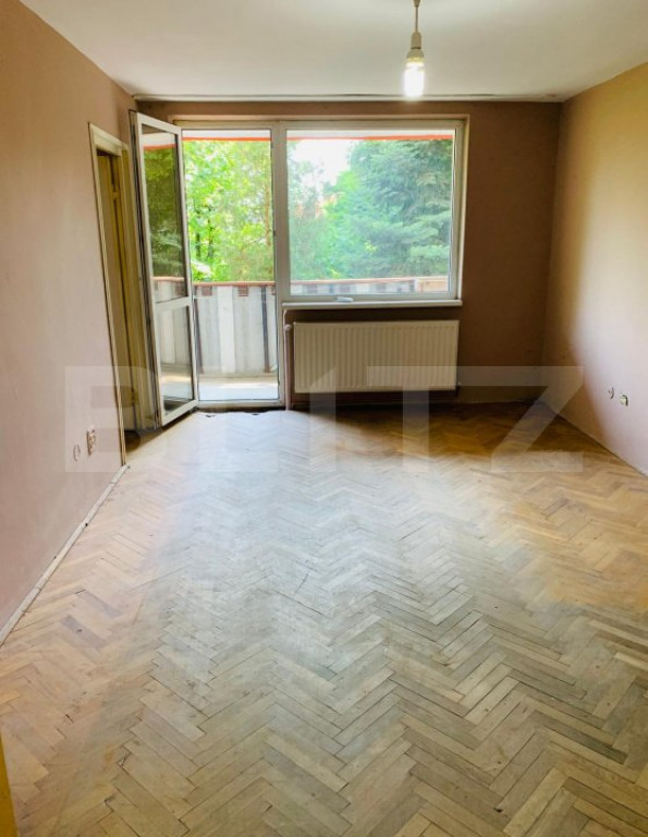Apartament de vanzare, renovabil, cu 3 camere, zona Dâmbu