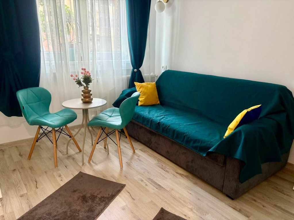 Garsoniera piata romana