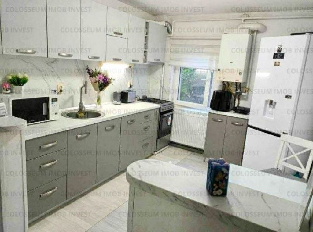 Apartament 3 camere, decomandat - zona Noua