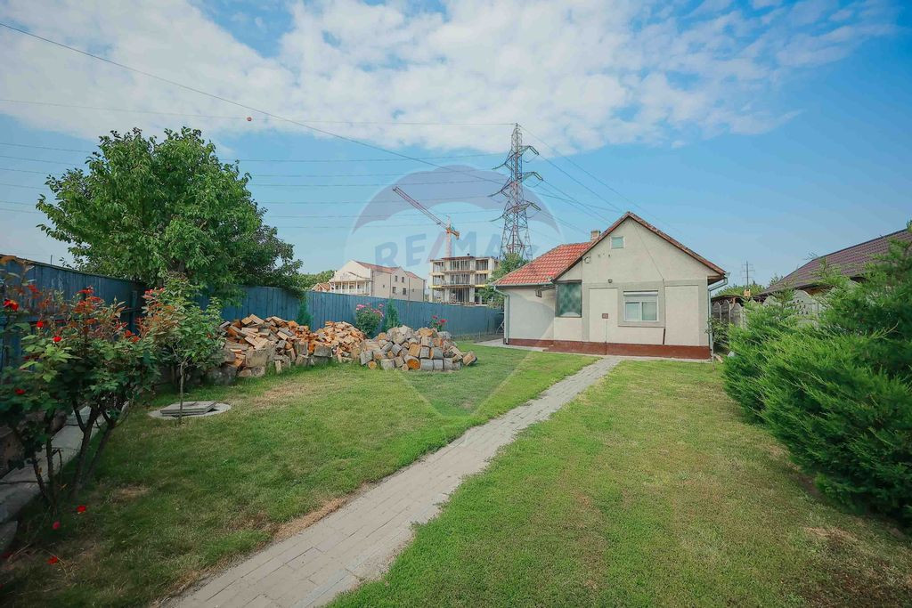 De vânzare Casă cu 2 camere și 1477 mp teren în Sânm...