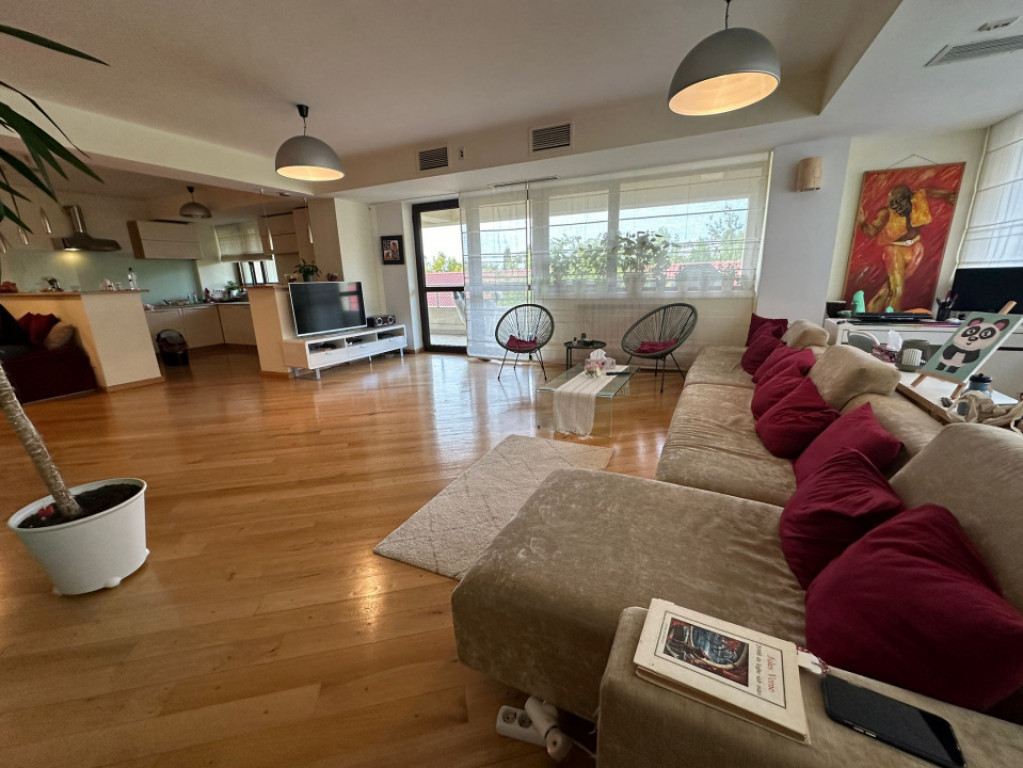 Apartament 3 camere de vanzare Nordului