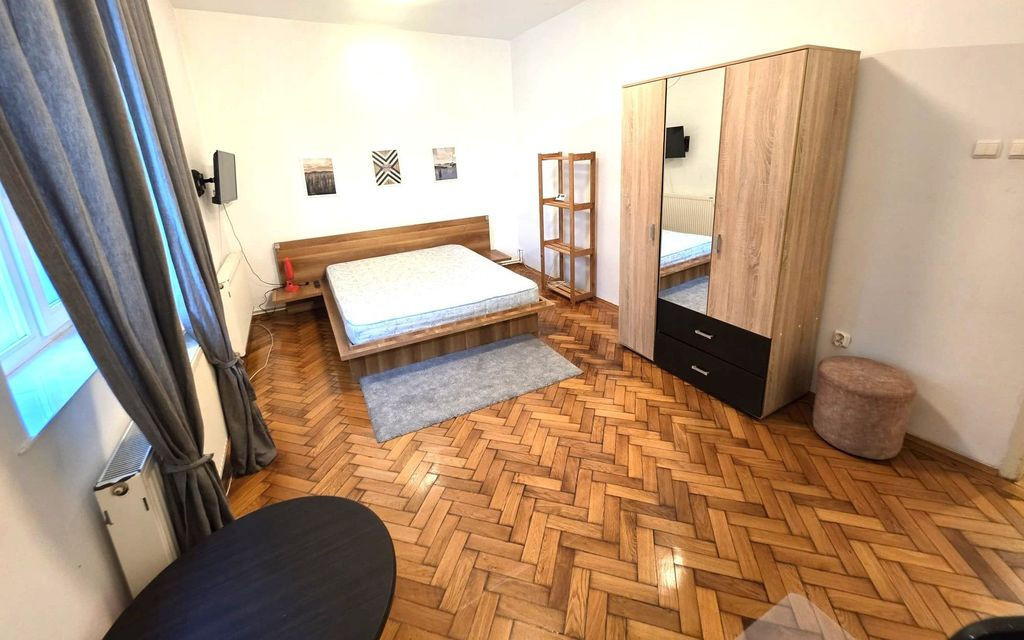 Apartament de închiriat – ultracentral, lângă Parcul...