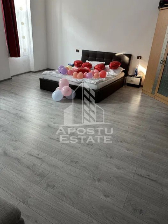 Casa la curte comuna, Locuri de Parcare