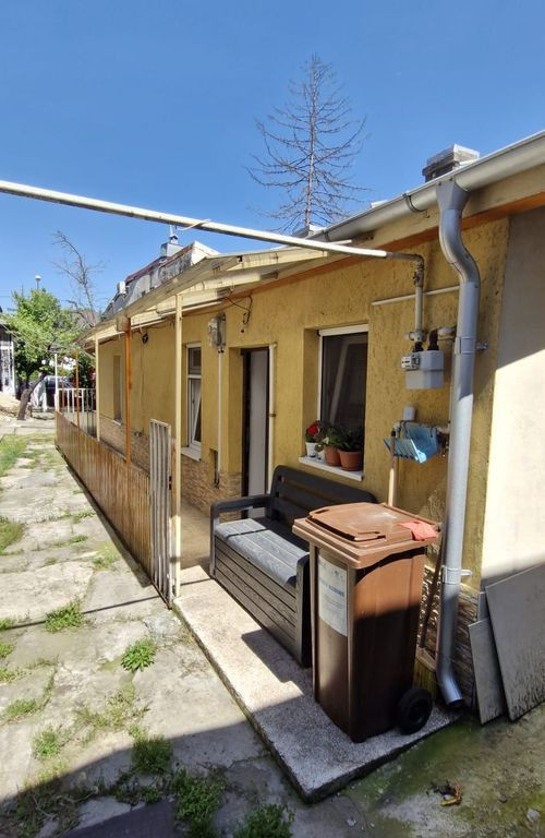 Casa in curte comuna Marasesti