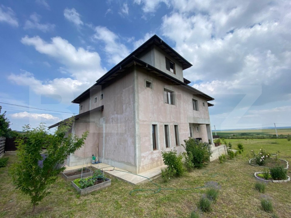 Vila cu 4 dormitoare – fiecare cu baie și dressing propri