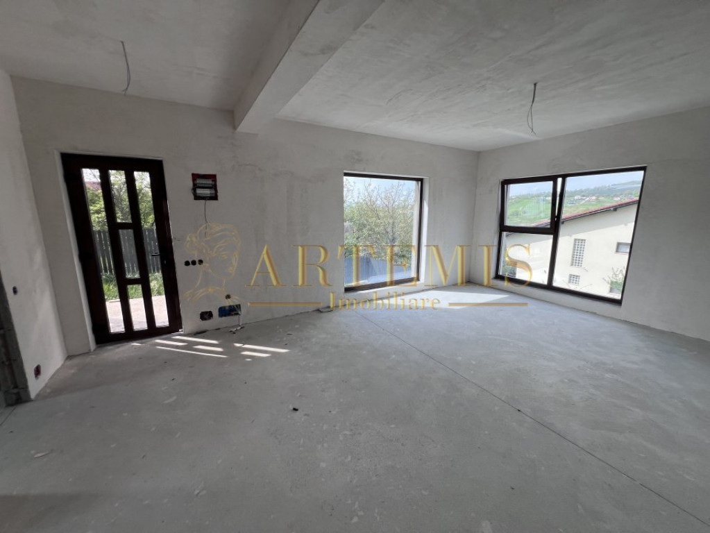 Casă tip duplex, 4 camere, 111 mp., teren 125 mp., zona Iri