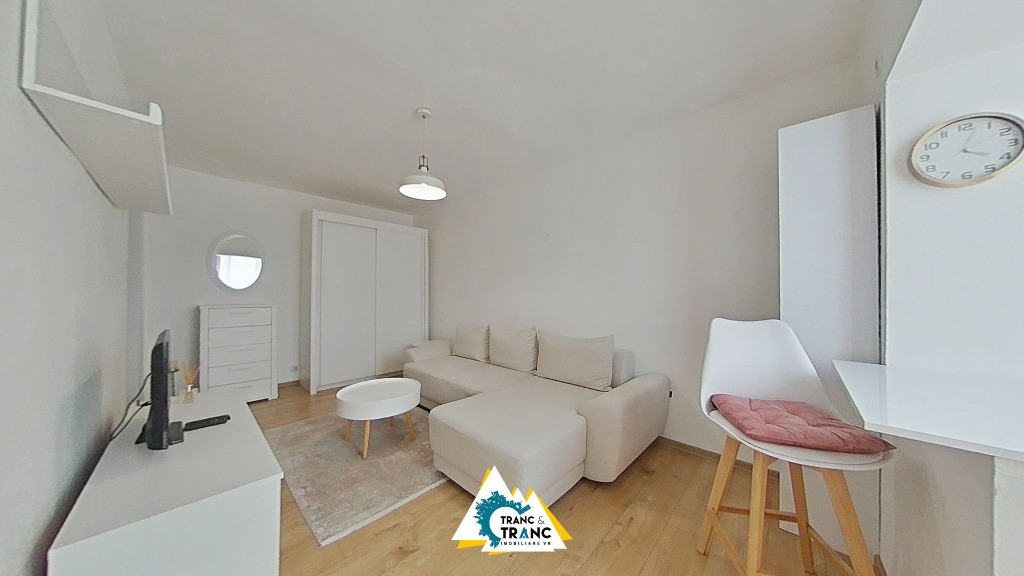 Garsonieră de închiriat, etaj 1, mobilată modern – Arad, zona Confecți