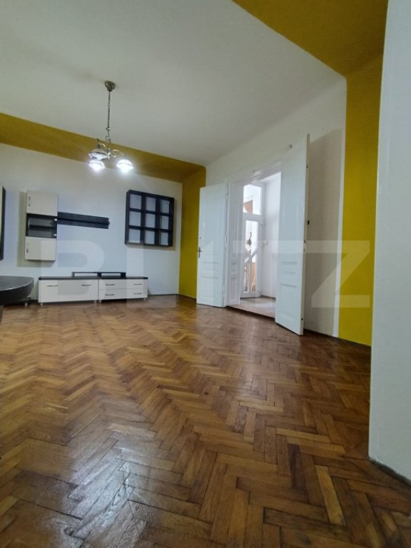 Casa istorica, 2 apartamnte, curte proprie- posibilitati mul