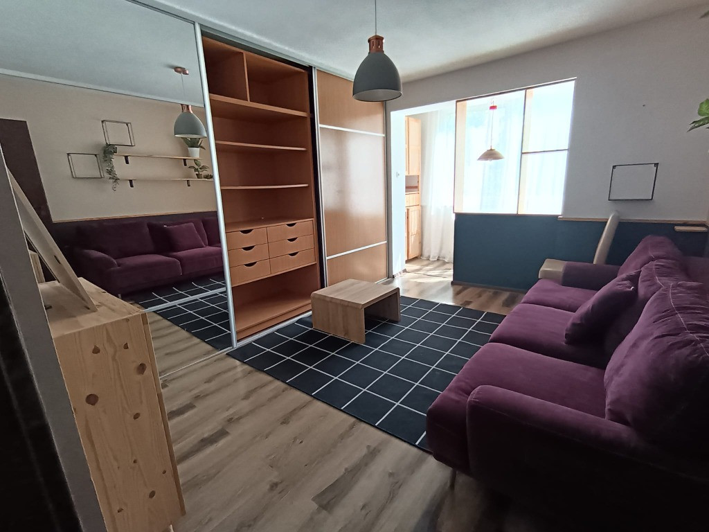 Florilor, 3 camere, etaj 2