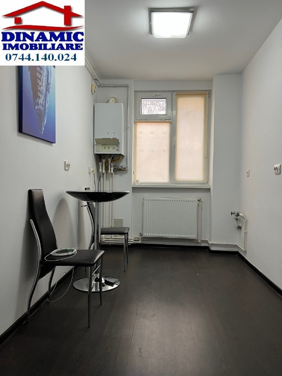 Spațiu comercial str. M. Eminescu, parter. Preț 350 euro.