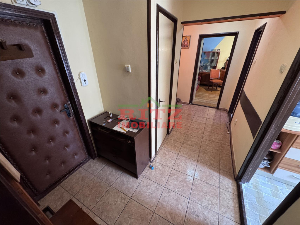 Nou pe Piata ! Ap. 2 cam., decom., et. 3, Zona ACR!