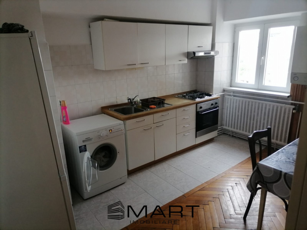 Apartament cu 4 camere in zona Mihai Viteazul