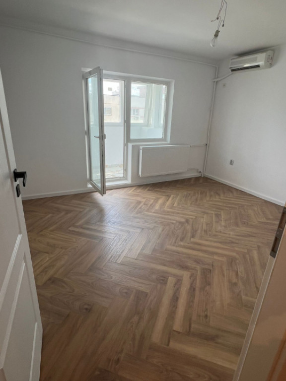 Apartament de 3 camere RENOVAT COMPLET -Drumul Sarii-13 Sept