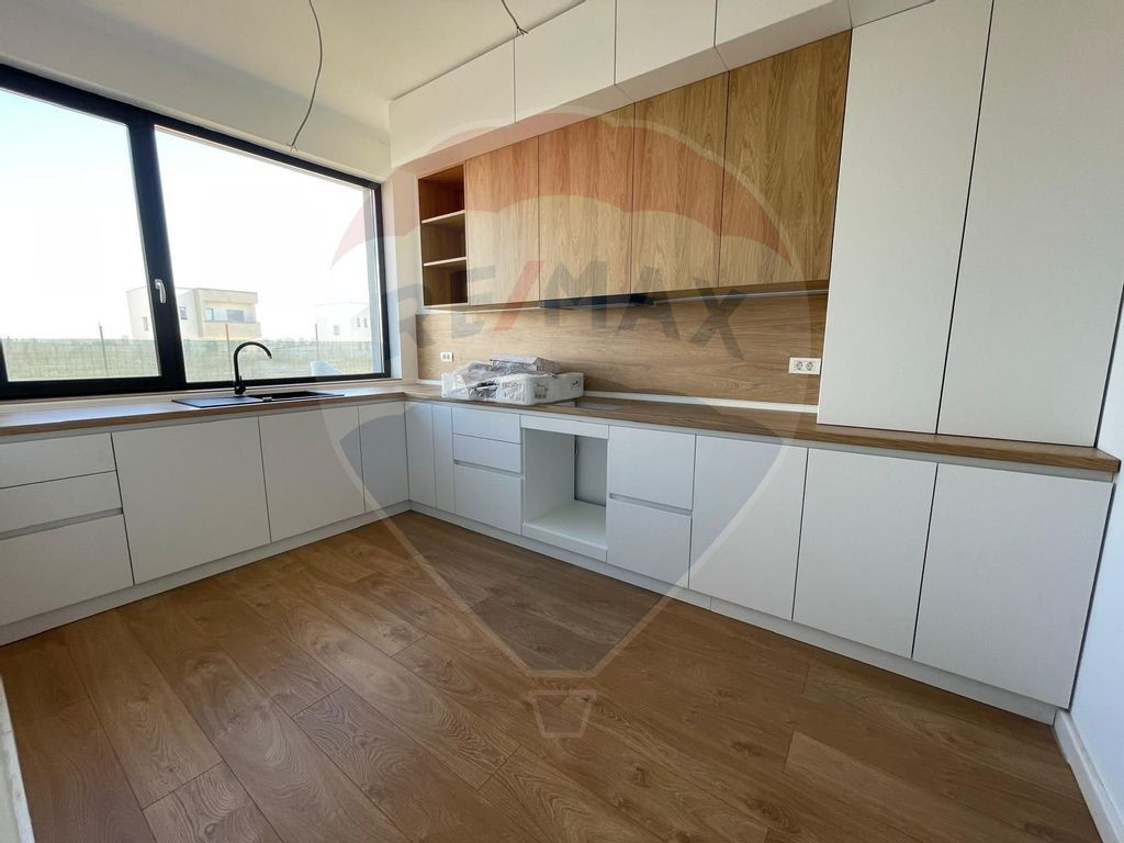 Casă / Vilă individuala cu Terasa Circulabila in Tunari