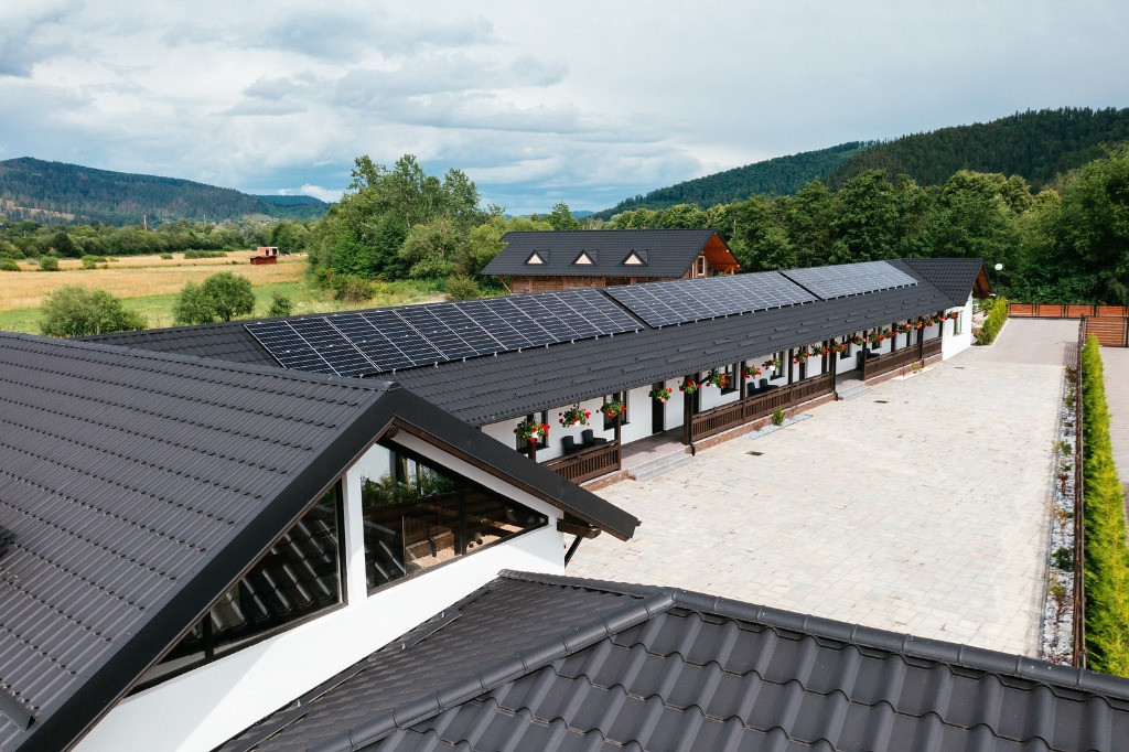 Pensiune noua, 8 camere Voronet central