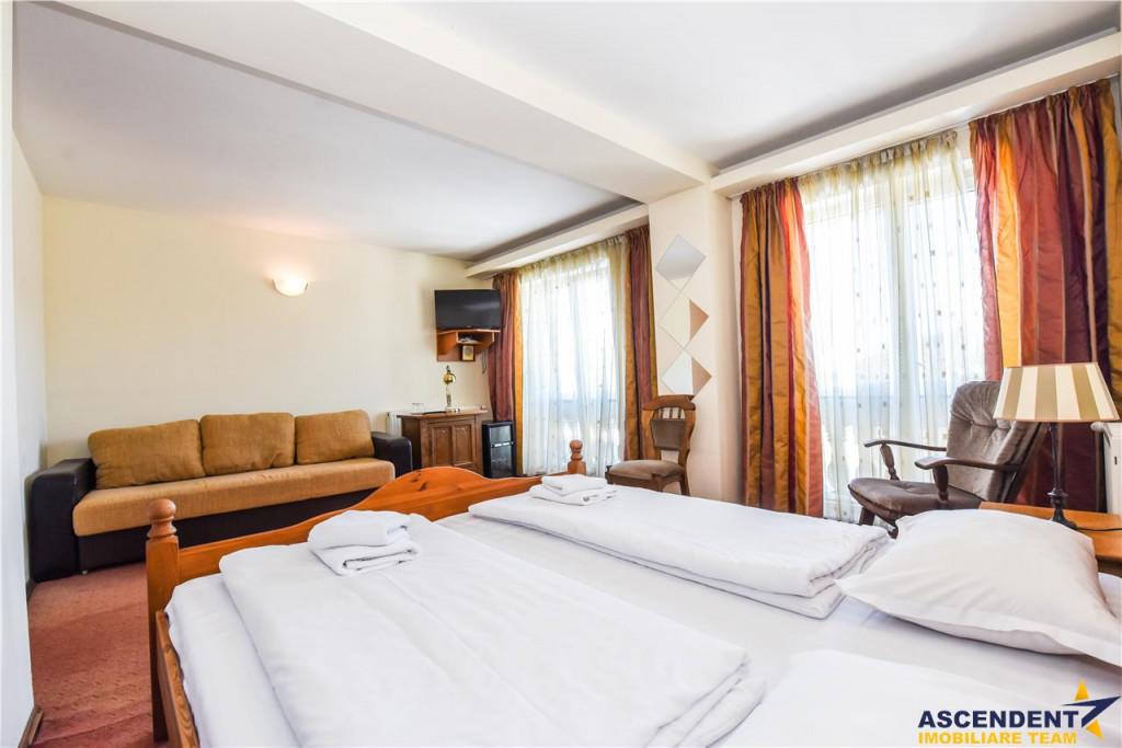 FILM! Rafinat Hotel, cu restaurant, teren de tenis si peisaj