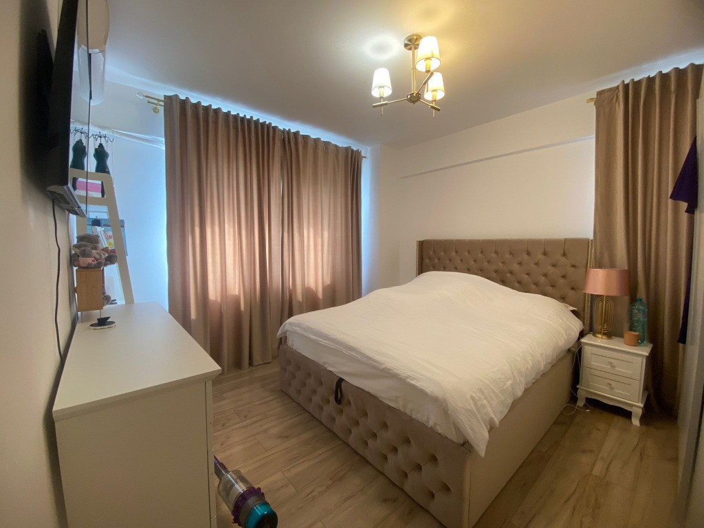 Apartament 3 camere, 2 bai, 3 balcoane, loc de parcare inclus