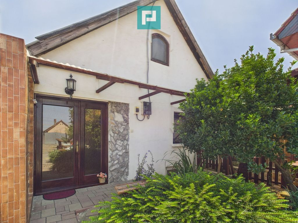 Casă cu 4 camere, teren de 360 mp în Chișineu Criș