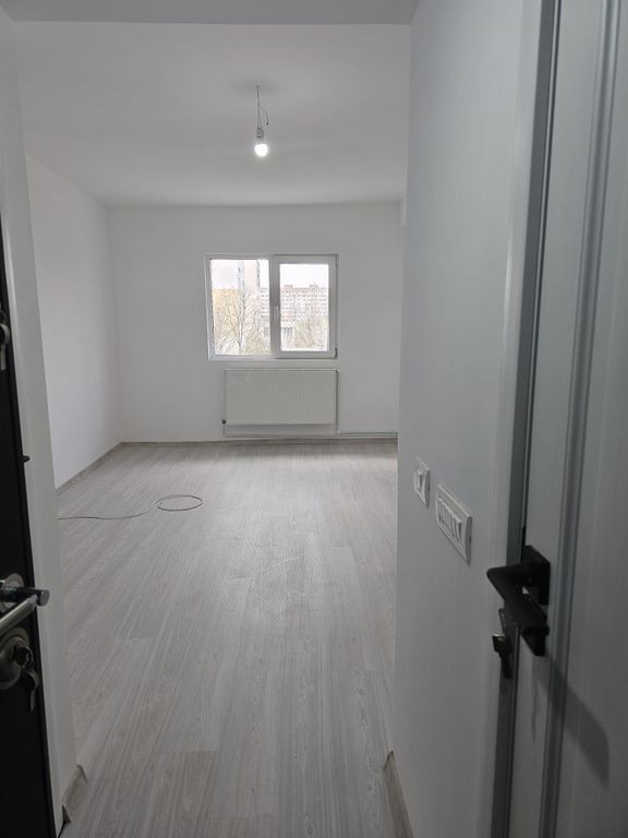 Garsoniera Metrou 1 Decembrie la cheie