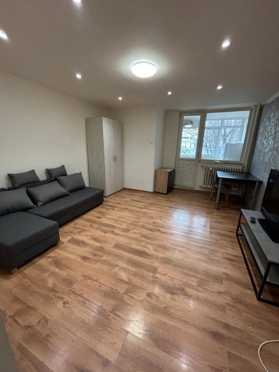 Garsonieră de închiriat în Tătărași – zona Flora, etaj 1