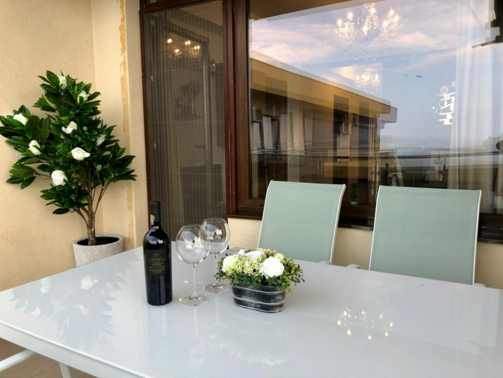 Apartament 3 camere zona Mamaia Nord