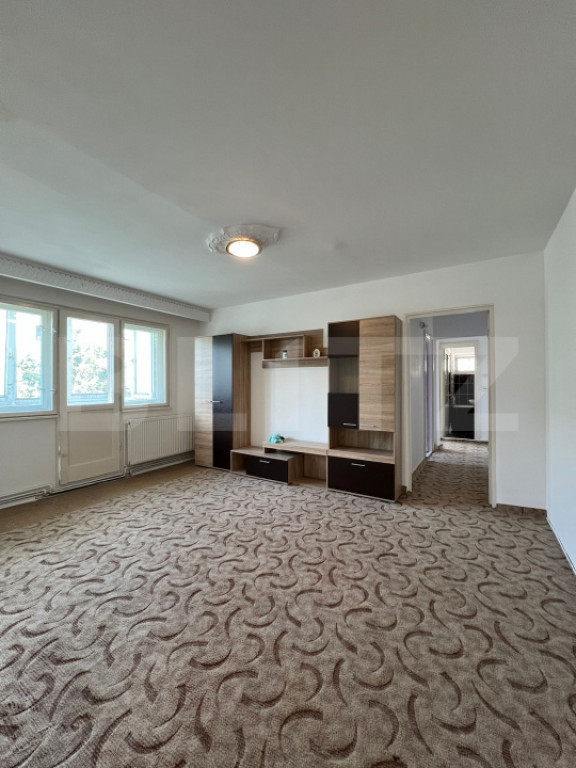 Apartament cu 4 camere, 60 mp, zona micro 3