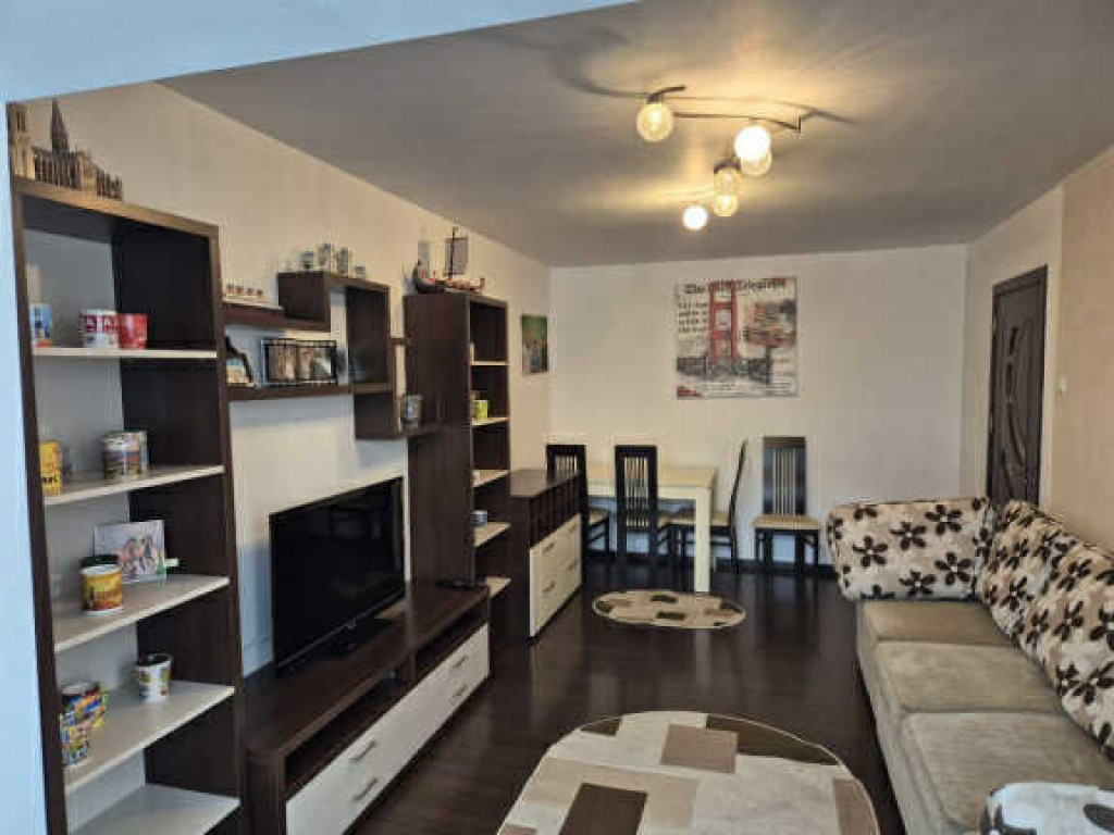 Apartament 4 camere, decomandat - zona Calea Bucuresti